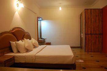 Hotel Sapphire Lonavala Exterior photo
