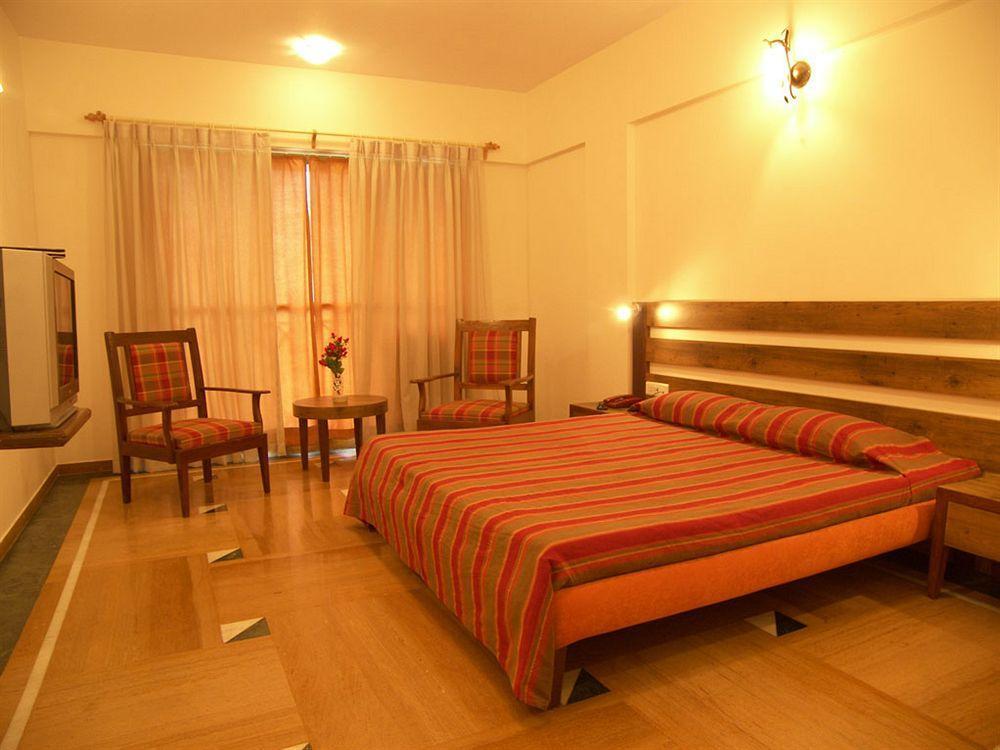 Hotel Sapphire Lonavala Exterior photo