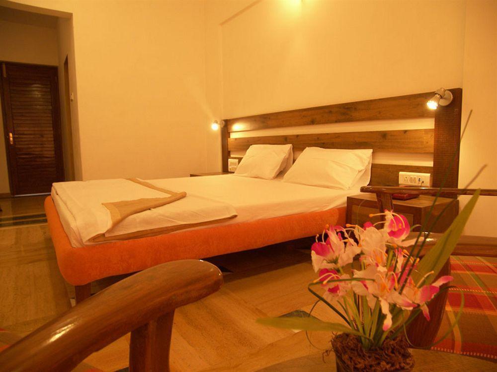 Hotel Sapphire Lonavala Exterior photo