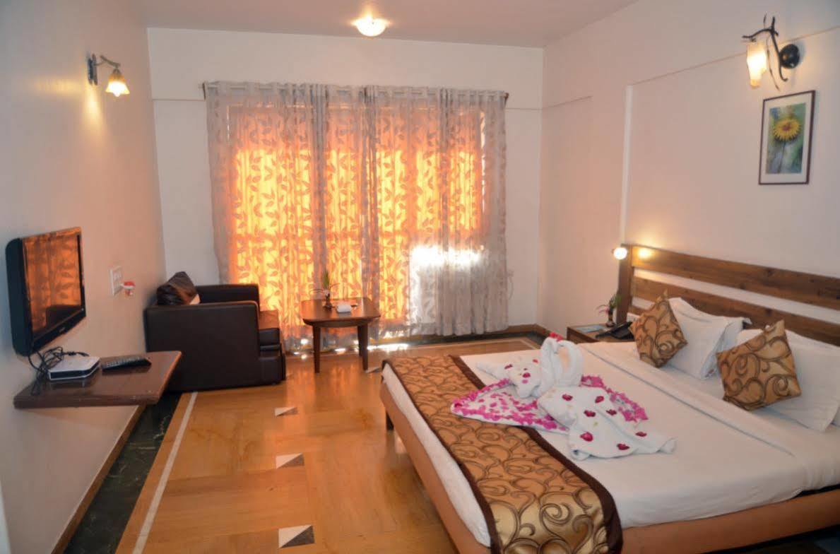 Hotel Sapphire Lonavala Exterior photo