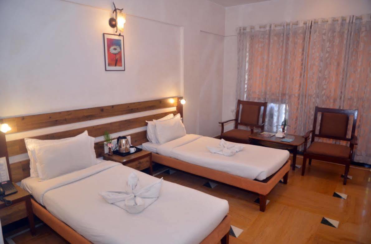 Hotel Sapphire Lonavala Exterior photo